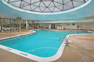 INDOOR POOL AT HARRAH'S LAKE TAHOE